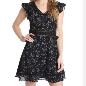 Cupcakes and Cashmere Elm black floral ruffle sleeve size 4 casual flirty Dress‎